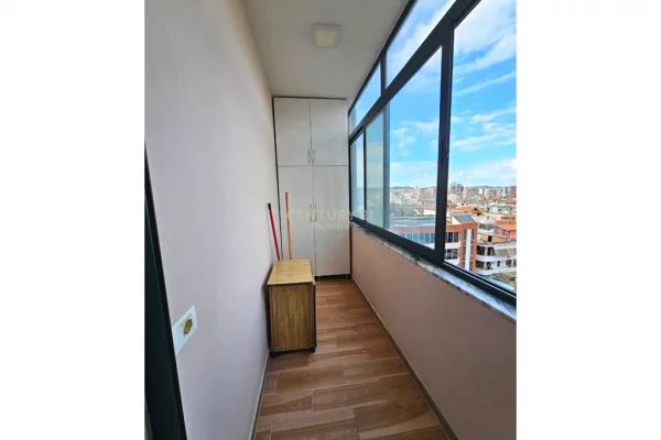 Appartamento in affitto a Tirana 2+1, Arredato