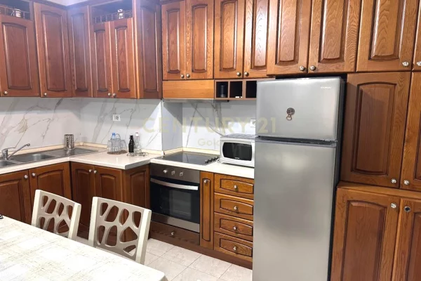 Appartamento in affitto a Tirana 2+1, Arredato