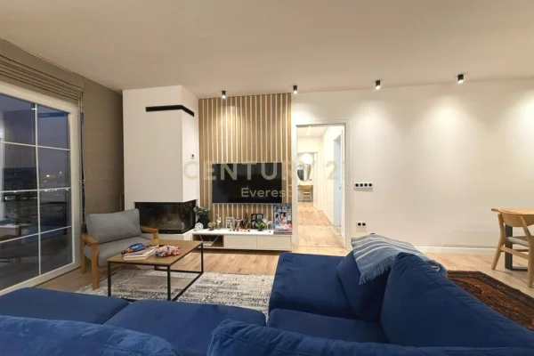 Shtepi ne shitje Penthose(kati i fundit panoramik) ne Tirane, 3+1, Mobilimi E mobiluar, Pagesa 235,000  Euro.