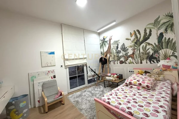 Shtepi ne shitje Penthose(kati i fundit panoramik) ne Tirane, 3+1, Mobilimi E mobiluar, Pagesa 235,000  Euro.