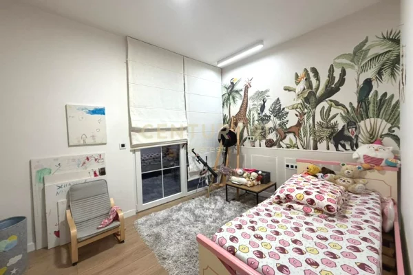 Shtepi ne shitje Penthose(kati i fundit panoramik) ne Tirane, 3+1, Mobilimi E mobiluar, Pagesa 235,000  Euro.