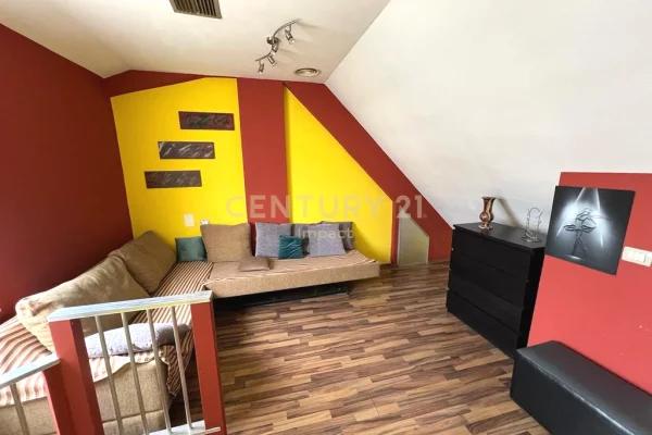 Shtepi ne shitje Duplex(shtepi me 2 kate) ne Tirane, 3+1, Mobilimi E mobiluar, Pagesa 323,500  Euro.