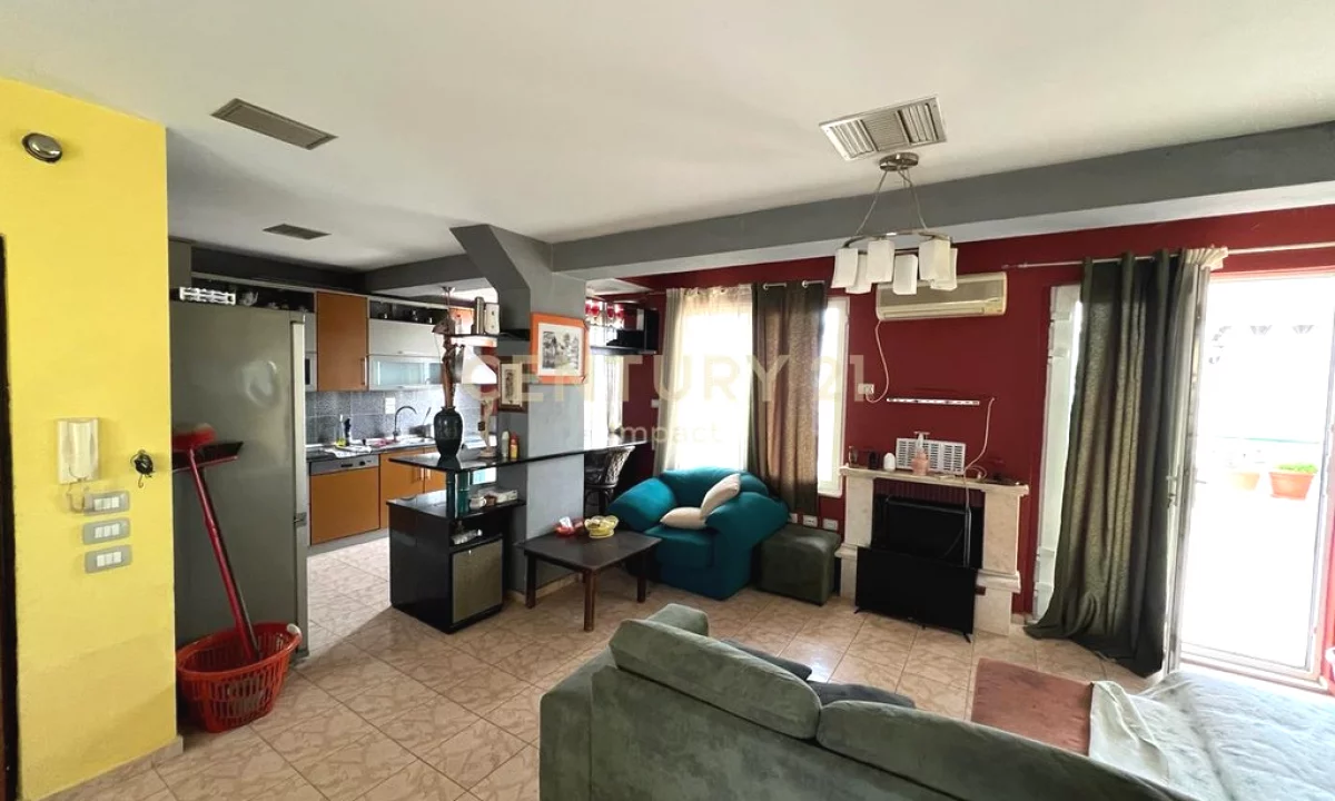 Shtepi ne shitje Duplex(shtepi me 2 kate) ne Tirane, 3+1, Mobilimi E mobiluar, Pagesa 323,500  Euro.