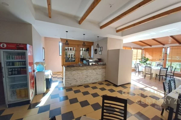 SHITET HOTEL ME 31 DHOMA NE GOLEM!