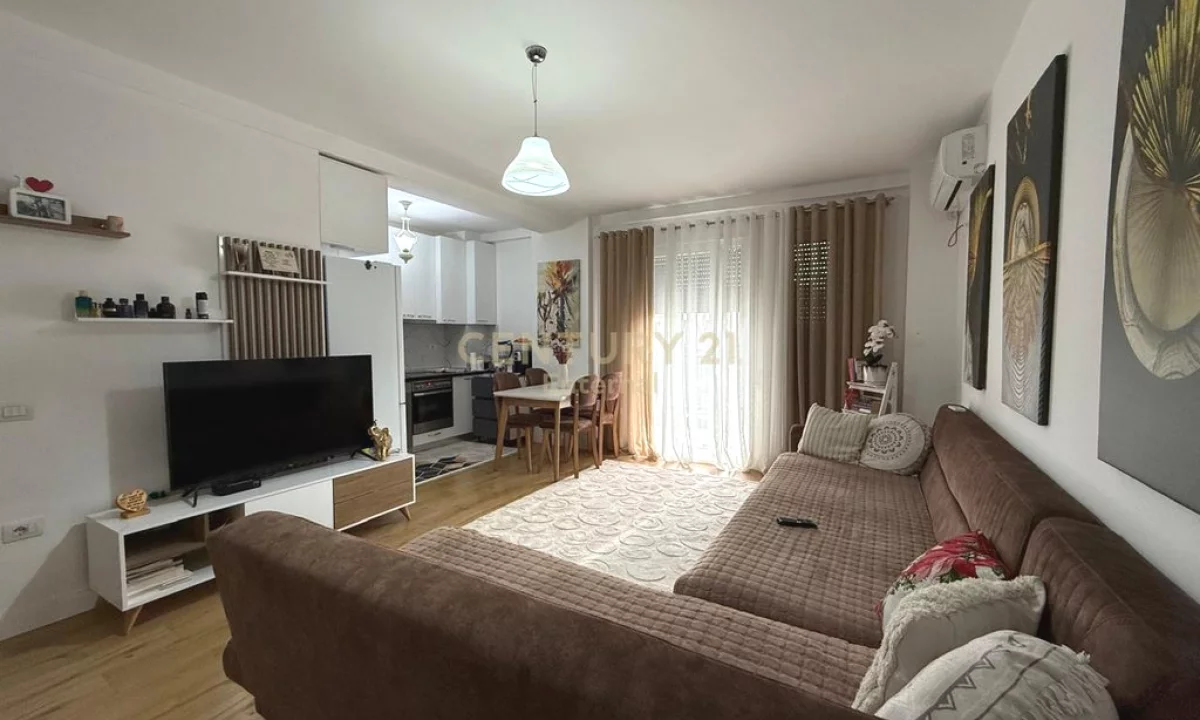 Appartamento in affitto a Tirana 2+1, Arredato