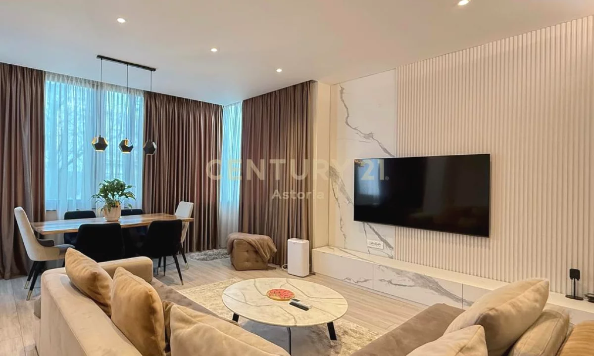 Appartamento in affitto a Tirana 2+1, Arredato