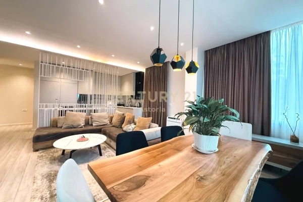 Appartamento in affitto a Tirana 2+1, Arredato