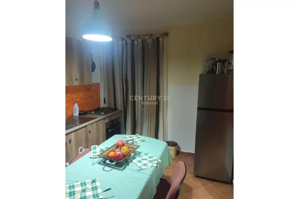 Shtepi ne shitje Apartament ne Tirane, 4+1, Mobilimi E mobiluar, Pagesa 185,000  Euro.