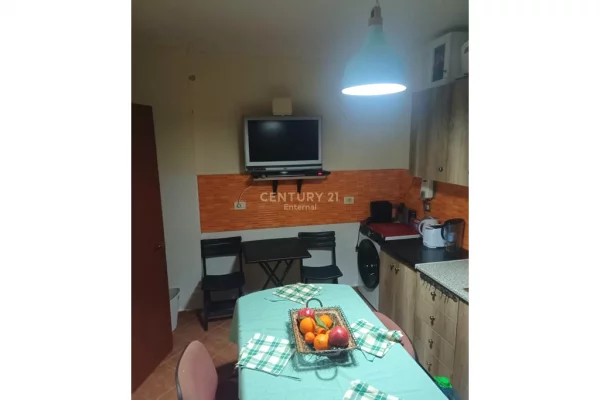 Shtepi ne shitje Apartament ne Tirane, 4+1, Mobilimi E mobiluar, Pagesa 185,000  Euro.