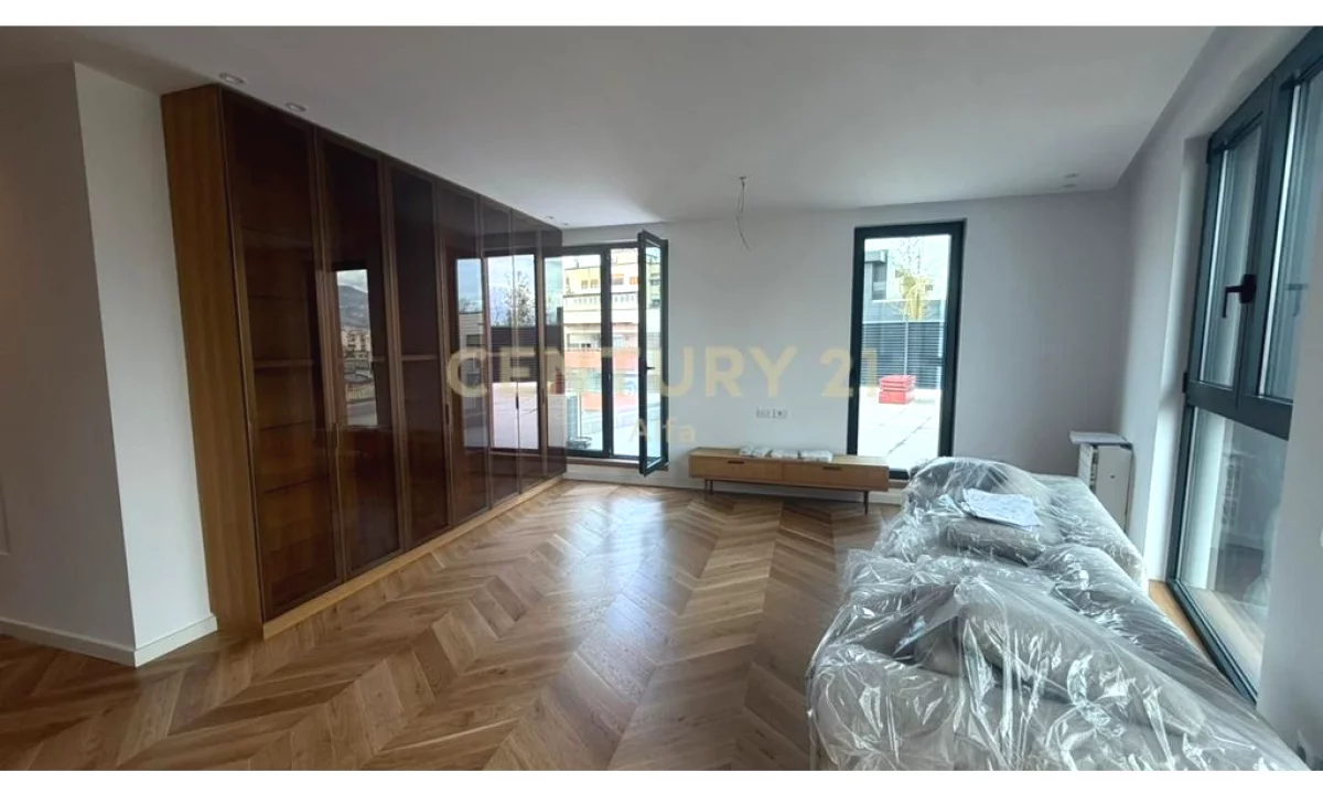 Appartamento in affitto a Tirana 2+1, Arredato