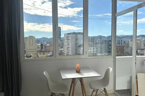 Shtepi ne shitje Apartament ne Tirane, 1+1, Mobilimi E mobiluar, Pagesa 140,000  Euro.