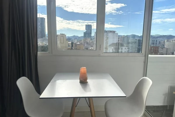 Shtepi ne shitje Apartament ne Tirane, 1+1, Mobilimi E mobiluar, Pagesa 140,000  Euro.