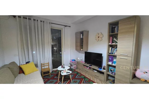 Shtepi ne shitje Apartament ne Tirane, 1+1, Mobilimi Pjeserisht e mobiluar, Pagesa 120,000  Euro.