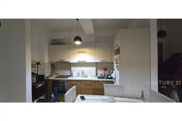 Shtepi ne shitje Apartament ne Tirane, 1+1, Mobilimi Pjeserisht e mobiluar, Pagesa 120,000  Euro.