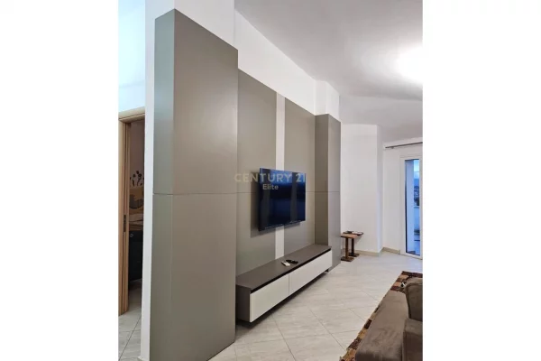 Shtepi me qera Penthose(kati i fundit panoramik) ne Tirane, 2+1, Mobilimi E mobiluar, Pagesa 700  Euro.