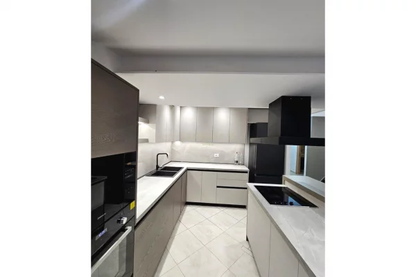 Shtepi me qera Penthose(kati i fundit panoramik) ne Tirane, 2+1, Mobilimi E mobiluar, Pagesa 700  Euro.