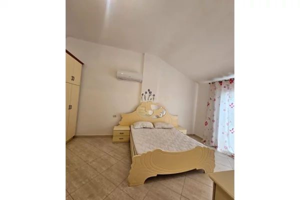 Shtepi me qera Penthose(kati i fundit panoramik) ne Tirane, 2+1, Mobilimi E mobiluar, Pagesa 700  Euro.