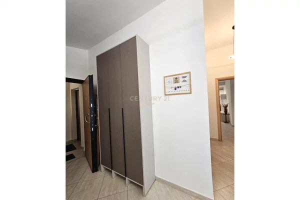 Shtepi me qera Penthose(kati i fundit panoramik) ne Tirane, 2+1, Mobilimi E mobiluar, Pagesa 700  Euro.