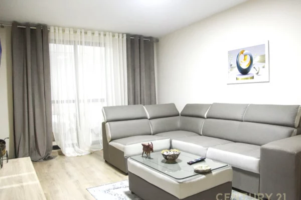 Appartamento in affitto a Tirana 2+1, Arredato