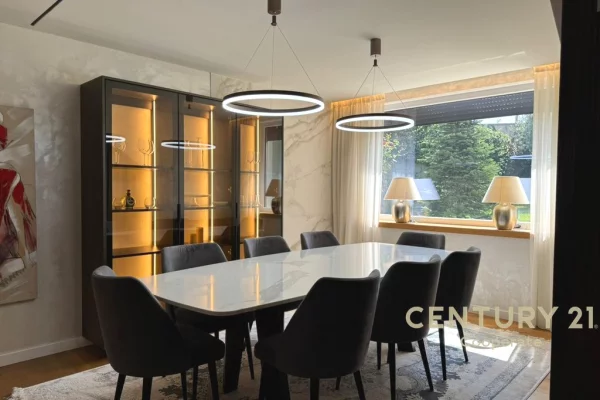 Shtepi me qera Vila Luksoze ne Tirane, 6+1, Mobilimi E mobiluar, Pagesa 5,000  Euro.