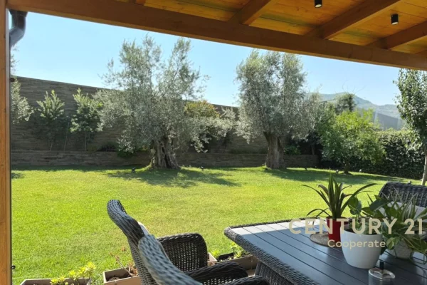 Shtepi me qera Vila Luksoze ne Tirane, 6+1, Mobilimi E mobiluar, Pagesa 5,000  Euro.