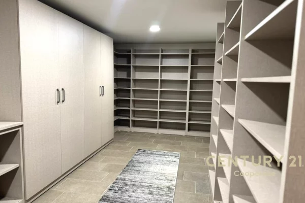 Shtepi me qera Vila Luksoze ne Tirane, 6+1, Mobilimi E mobiluar, Pagesa 5,000  Euro.