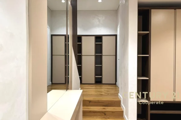 Shtepi me qera Vila Luksoze ne Tirane, 6+1, Mobilimi E mobiluar, Pagesa 5,000  Euro.