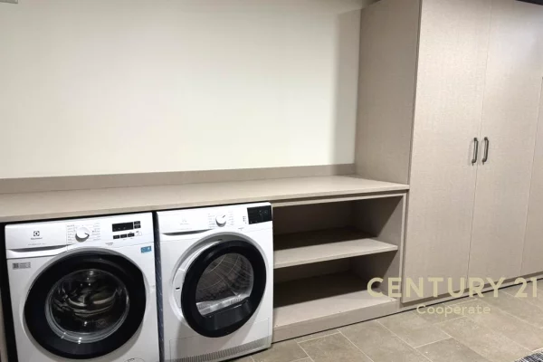 Shtepi me qera Vila Luksoze ne Tirane, 6+1, Mobilimi E mobiluar, Pagesa 5,000  Euro.