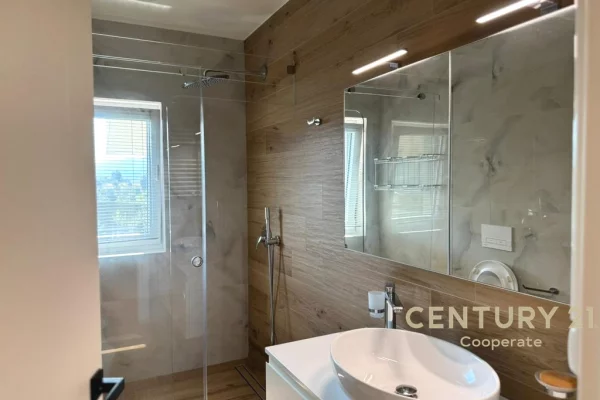 Shtepi me qera Vila Luksoze ne Tirane, 6+1, Mobilimi E mobiluar, Pagesa 5,000  Euro.