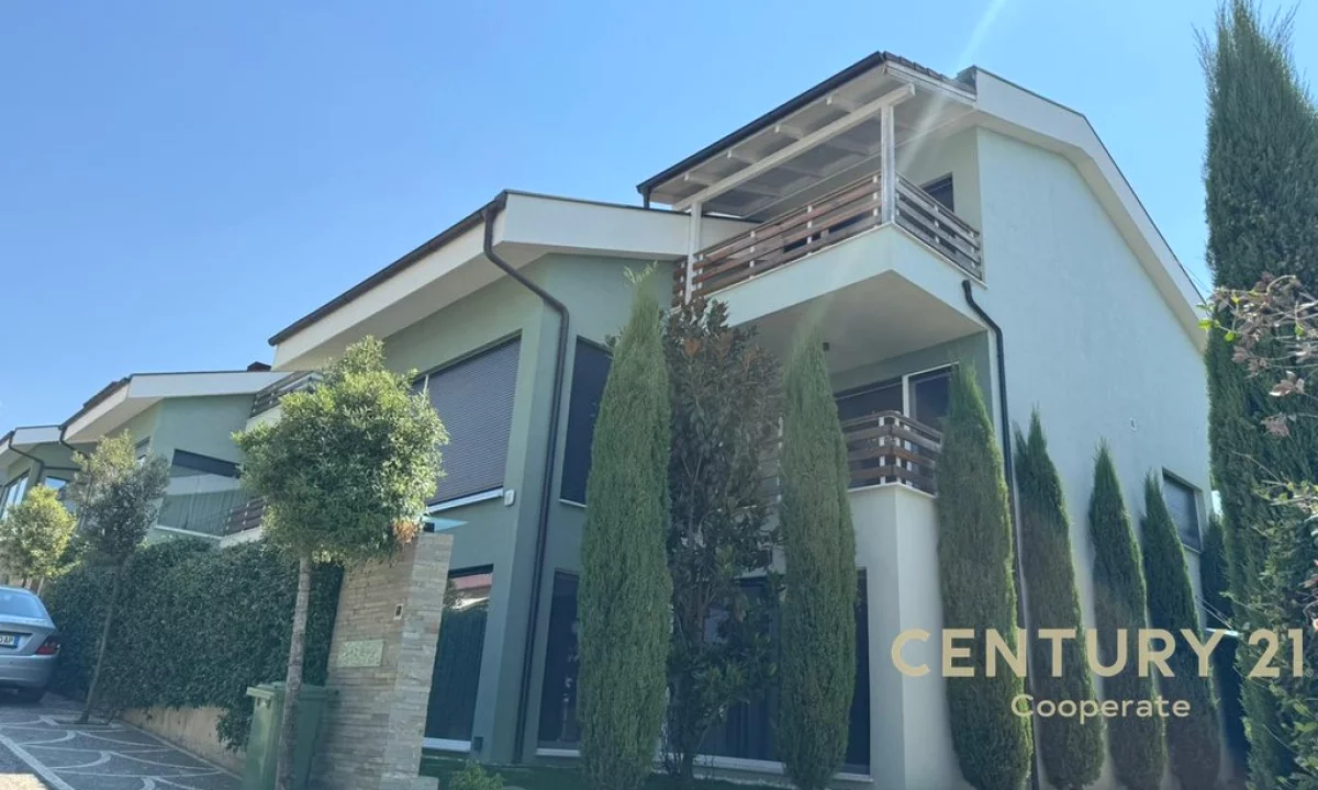 Shtepi me qera Vila Luksoze ne Tirane, 6+1, Mobilimi E mobiluar, Pagesa 5,000  Euro.