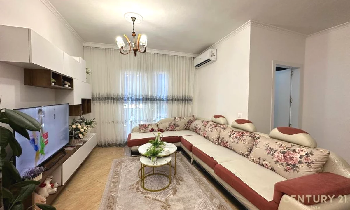 Shtepi ne shitje Apartament ne Tirane, 1+1, Mobilimi E mobiluar, Pagesa 105,000  Euro.