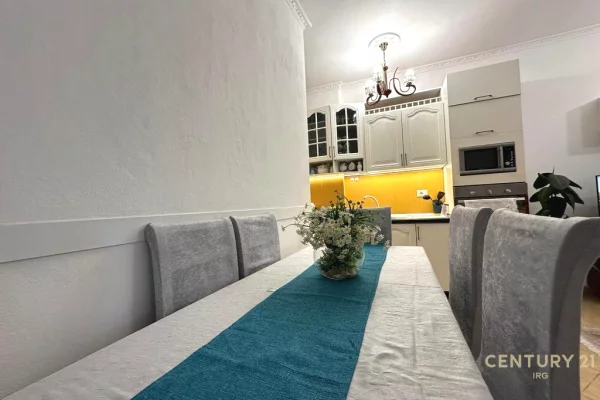 Shtepi ne shitje Apartament ne Tirane, 1+1, Mobilimi E mobiluar, Pagesa 105,000  Euro.