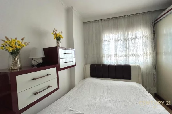Shtepi ne shitje Apartament ne Tirane, 1+1, Mobilimi E mobiluar, Pagesa 105,000  Euro.