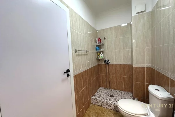 Shtepi ne shitje Apartament ne Tirane, 1+1, Mobilimi E mobiluar, Pagesa 105,000  Euro.
