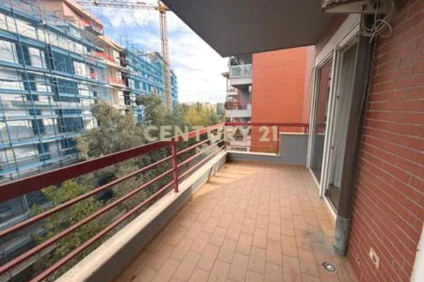 Appartamento in affitto a Tirana 2+1, Arredato