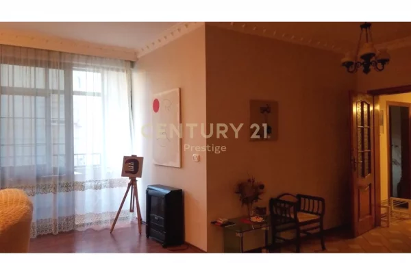 Shtepi ne shitje Apartament ne Tirane, 2+1, Mobilimi E mobiluar, Pagesa 280,000  Euro.
