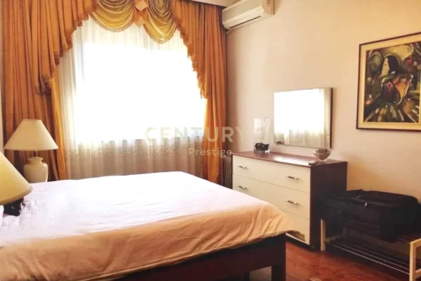 Shtepi ne shitje Apartament ne Tirane, 2+1, Mobilimi E mobiluar, Pagesa 280,000  Euro.