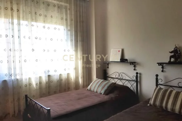 Shtepi ne shitje Apartament ne Tirane, 2+1, Mobilimi E mobiluar, Pagesa 280,000  Euro.