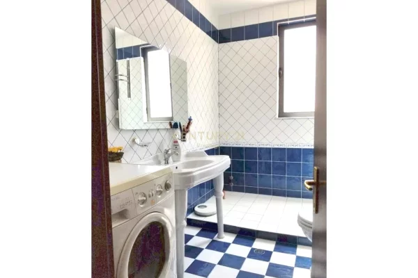 Shtepi ne shitje Apartament ne Tirane, 2+1, Mobilimi E mobiluar, Pagesa 280,000  Euro.