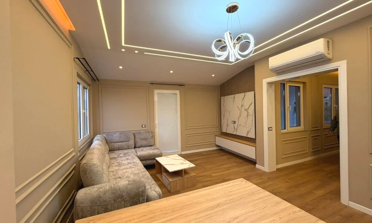 Appartamento in affitto a Tirana 2+1, Arredato