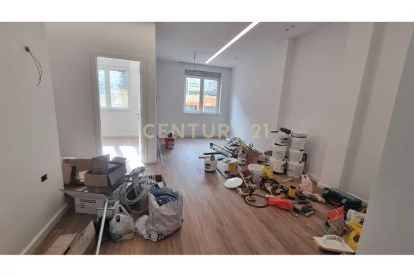 Shtepi ne shitje Apartament ne Tirane, 1+1, Mobilimi Bosh, pa mobiluar, Pagesa 130,000  Euro.