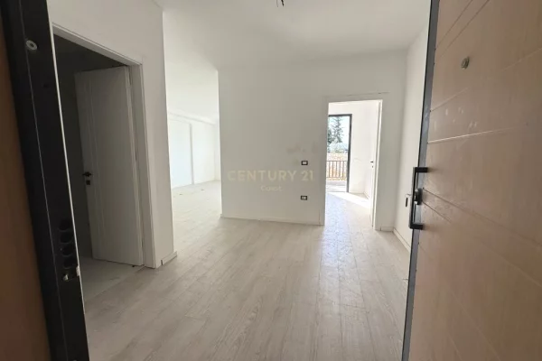 Shtepi ne shitje Apartament ne Vlore, 1+1, Mobilimi Bosh, pa mobiluar, Pagesa 191,200  Euro.
