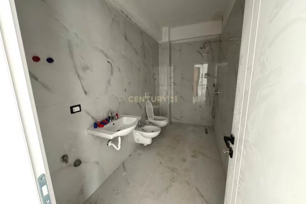 Shtepi ne shitje Apartament ne Vlore, 1+1, Mobilimi Bosh, pa mobiluar, Pagesa 191,200  Euro.