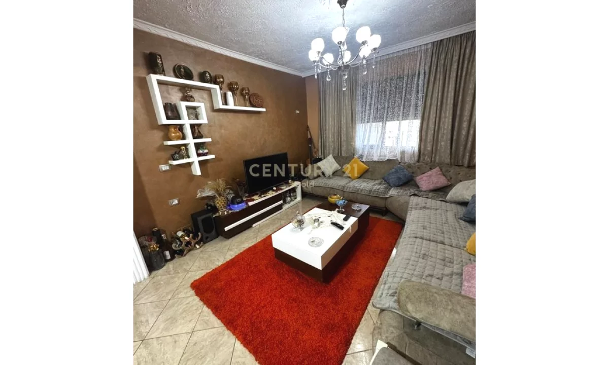 Shtepi ne shitje Apartament ne Tirane, 3+1, Mobilimi E mobiluar, Pagesa 170,000  Euro.