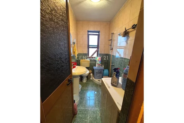 Shtepi ne shitje Apartament ne Tirane, 3+1, Mobilimi E mobiluar, Pagesa 170,000  Euro.