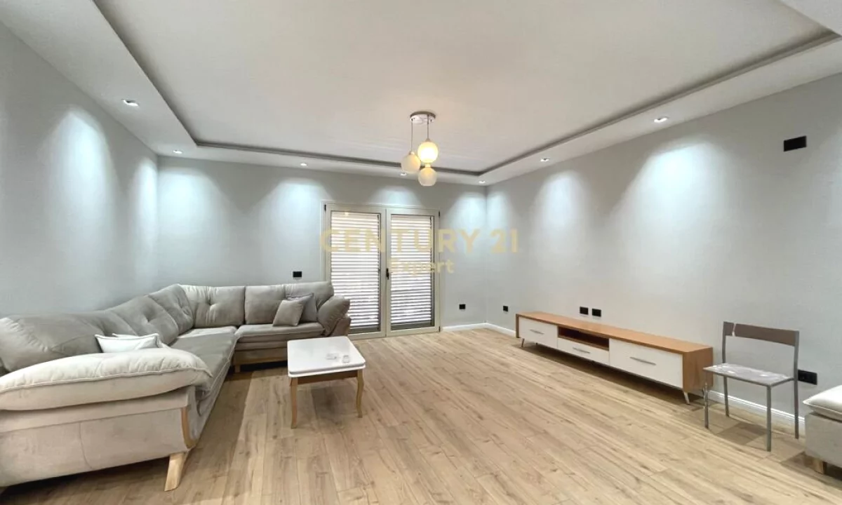 Appartamento in affitto a Tirana 2+1, Arredato