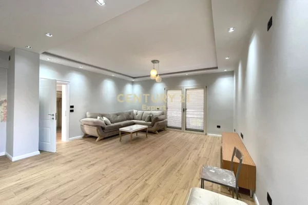 Appartamento in affitto a Tirana 2+1, Arredato