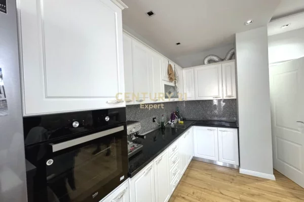 Appartamento in affitto a Tirana 2+1, Arredato