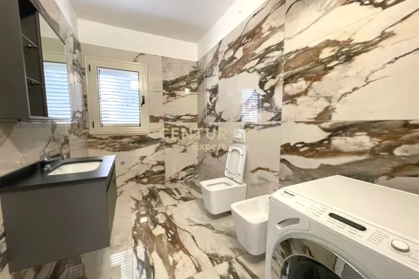 Appartamento in affitto a Tirana 2+1, Arredato