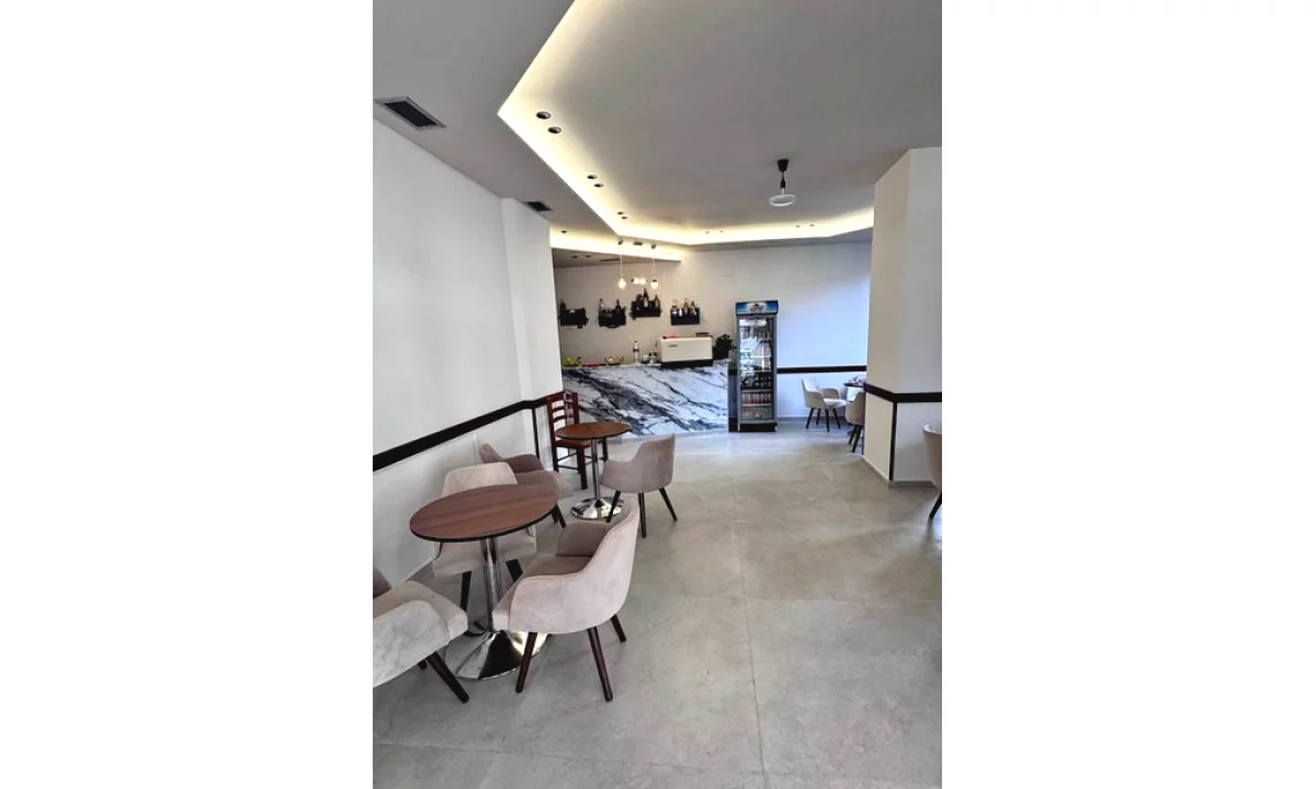 Bar / Restorant 1+1 Ne Shitje ne Kinostudio, Tirane - 140000Euro | 